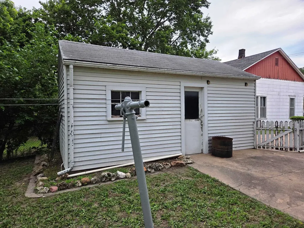 317 E 8th Street Newton KS 67114