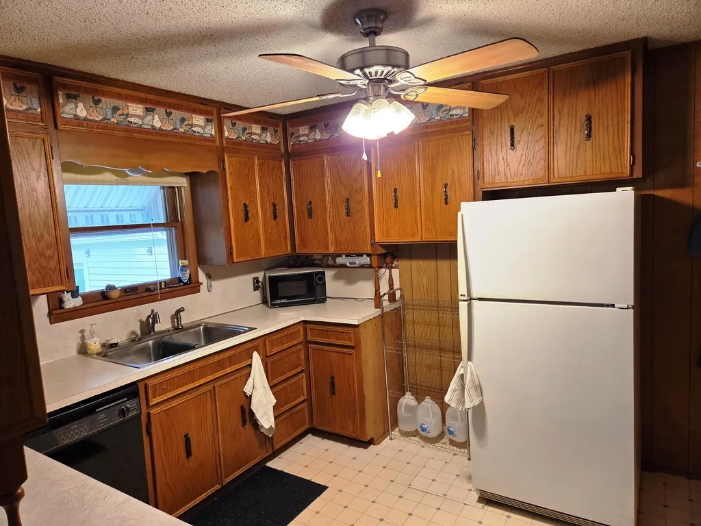 317 E 8th Street Newton KS 67114