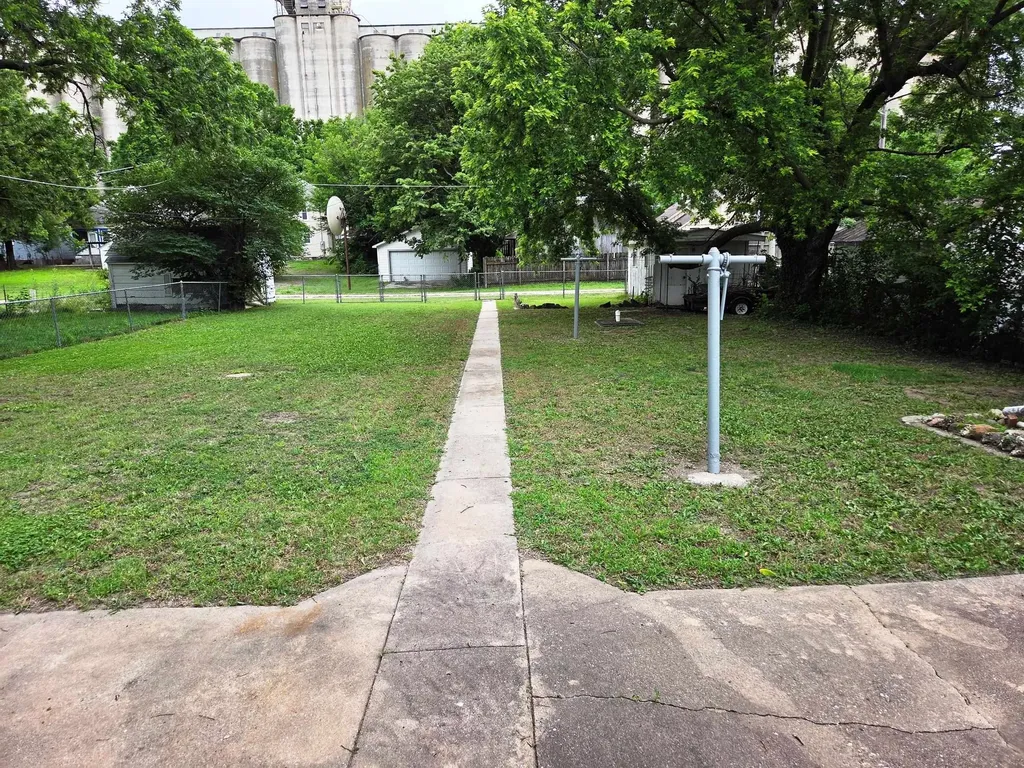 317 E 8th Street Newton KS 67114