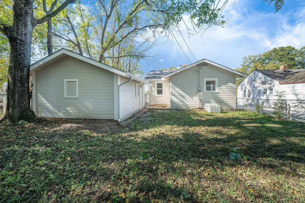 940 N Holyoke Wichita KS 67208