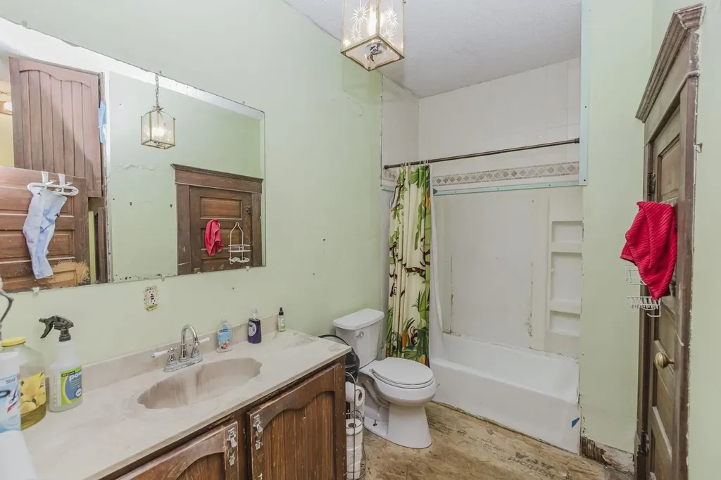 402 N Ohio St & Add Lots Mount Hope KS 67108