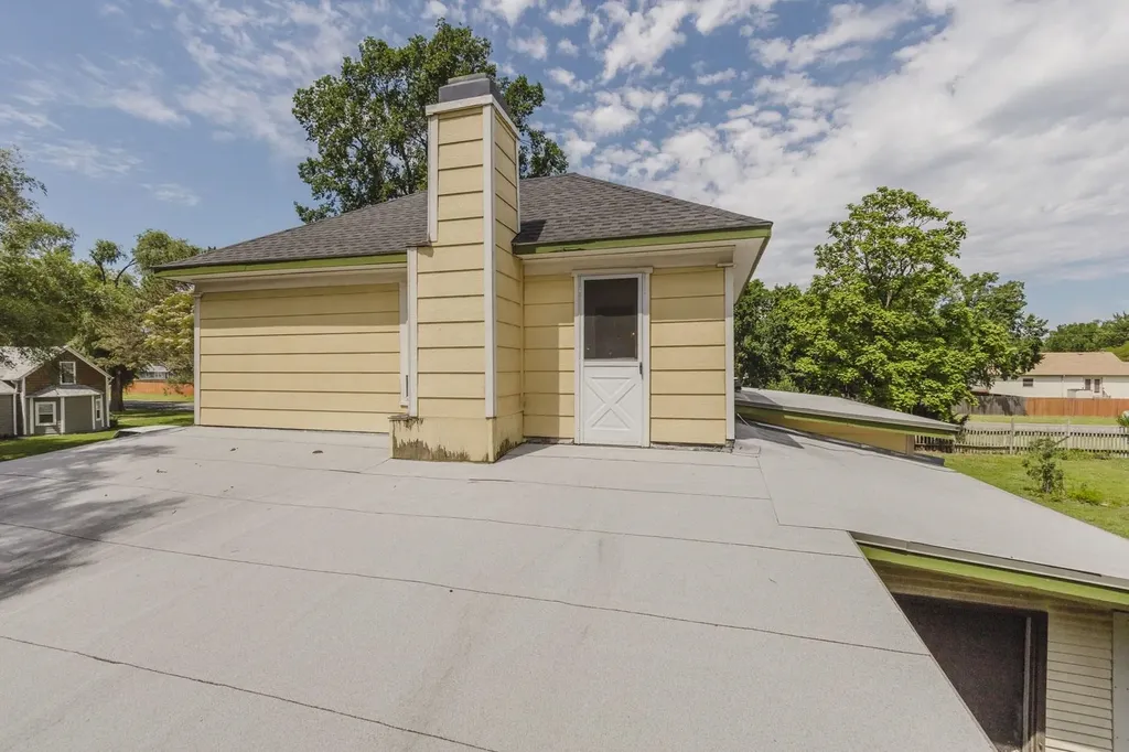402 N Ohio St & Add Lots Mount Hope KS 67108