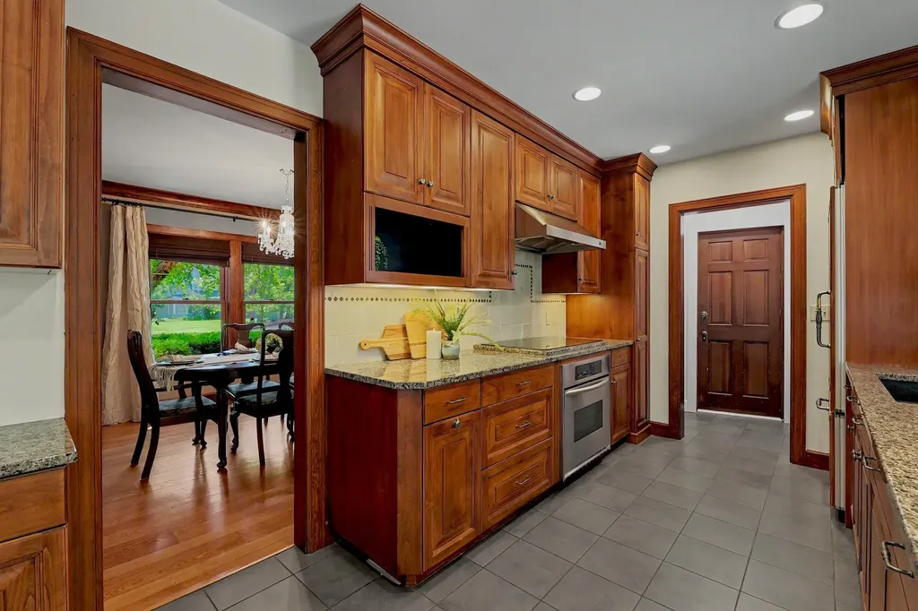 328 S Terrace Wichita KS 67218