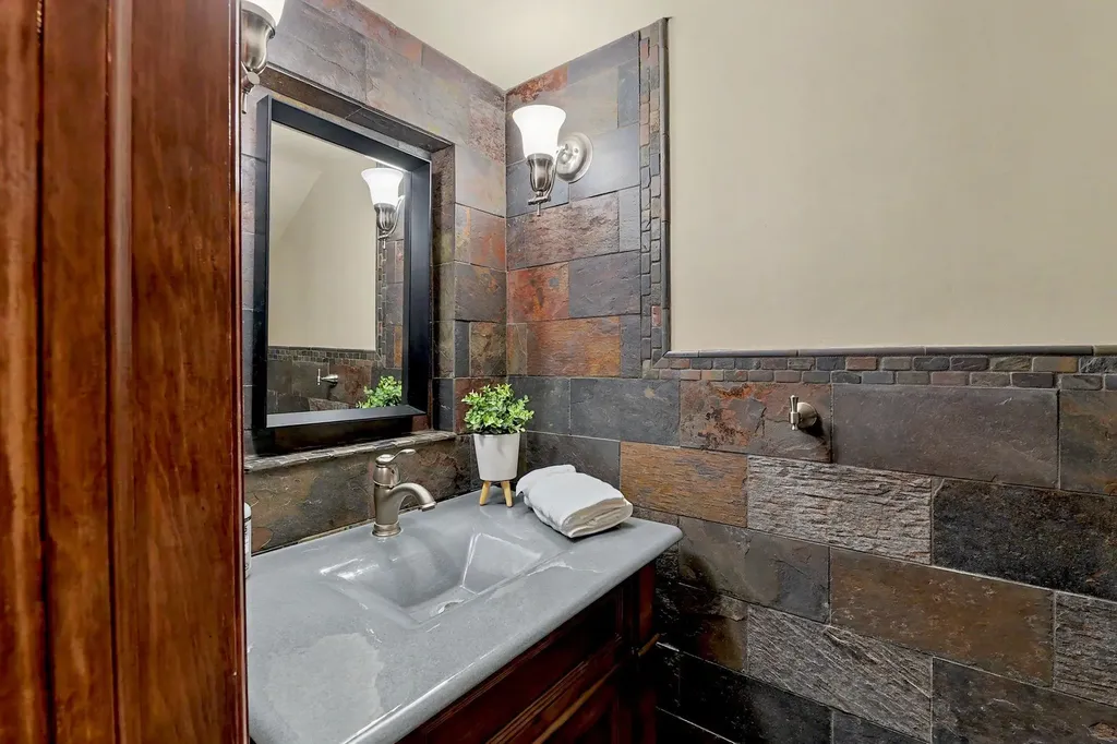 328 S Terrace Wichita KS 67218