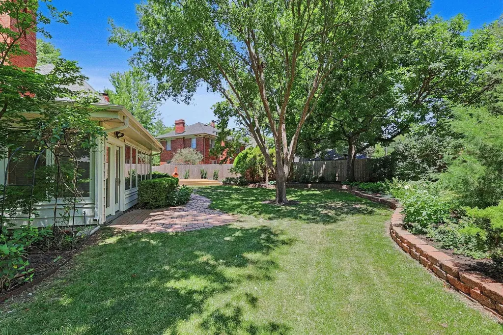 328 S Terrace Wichita KS 67218