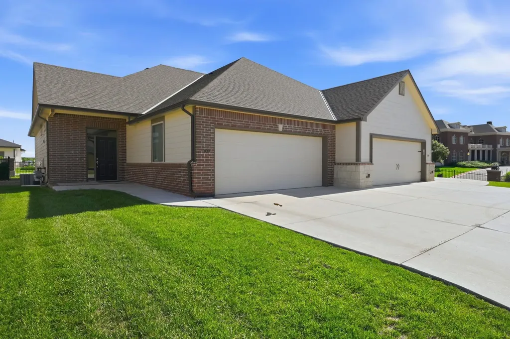 818 N Mccloud Circle Andover KS 67002