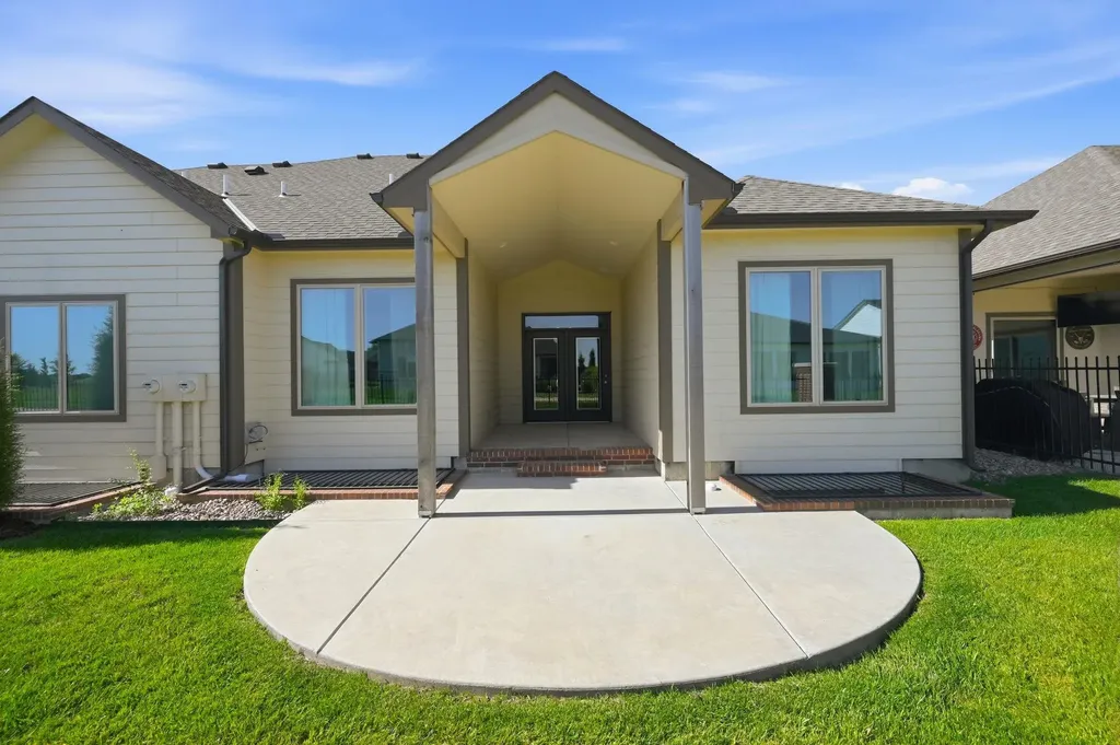 818 N Mccloud Circle Andover KS 67002
