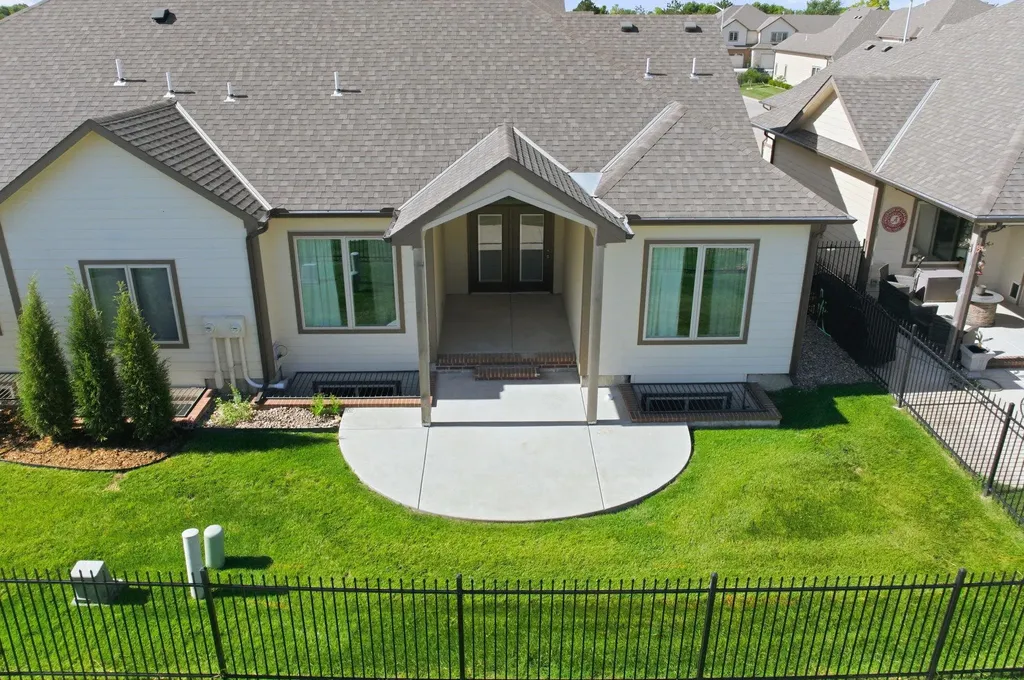 818 N Mccloud Circle Andover KS 67002