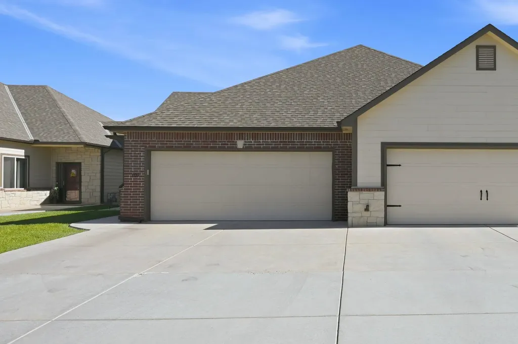 818 N Mccloud Circle Andover KS 67002