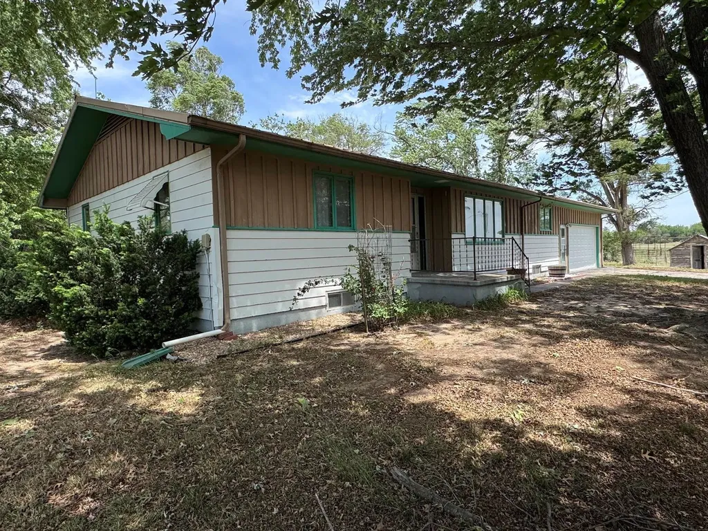 914 N Burmac Road Burrton KS 67020
