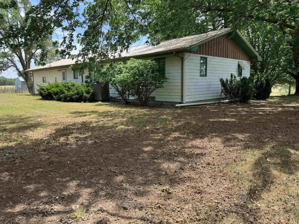 914 N Burmac Road Burrton KS 67020