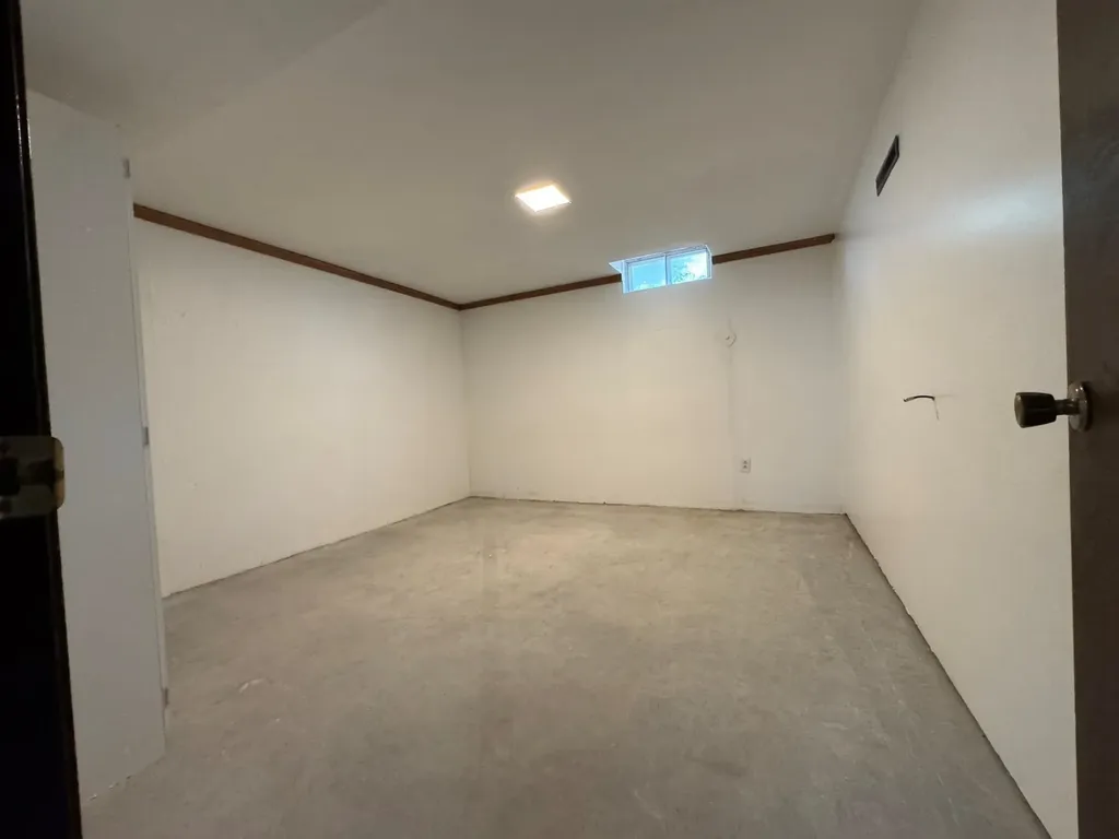 914 N Burmac Road Burrton KS 67020