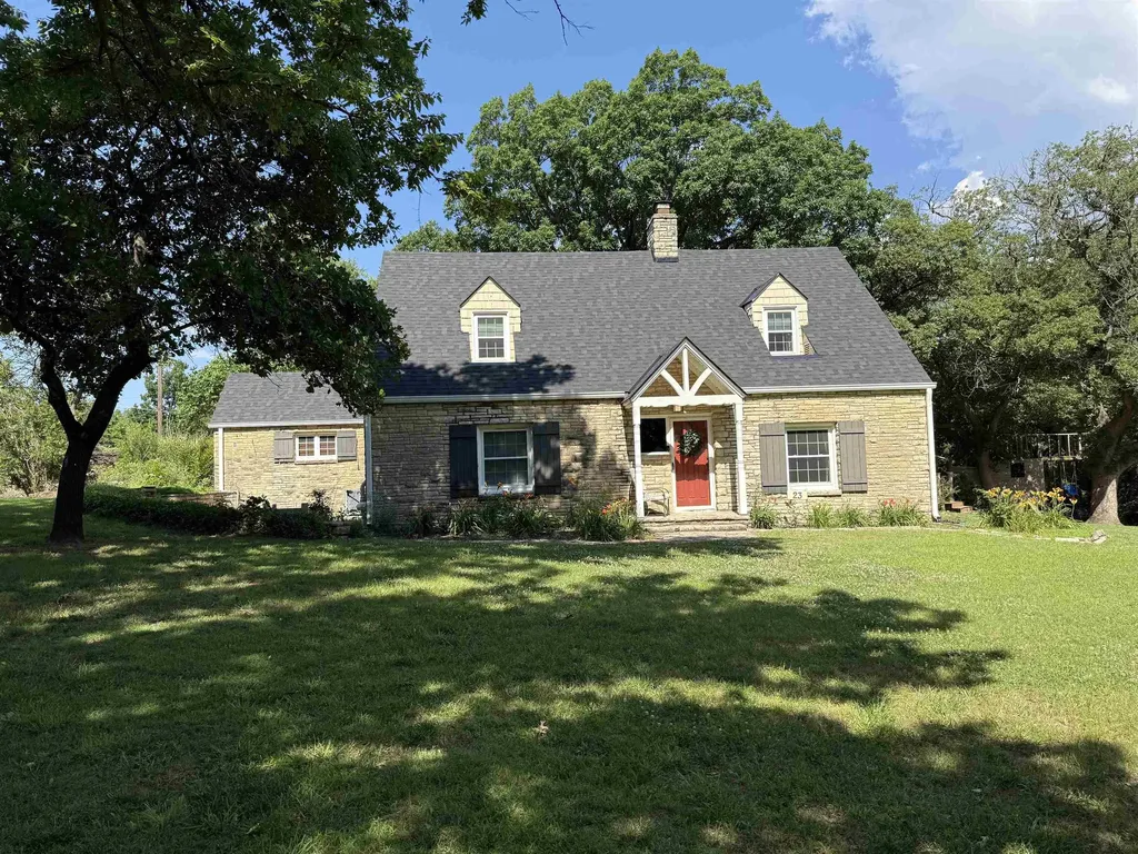 23 Crestwood Drive Arkansas City KS 67005