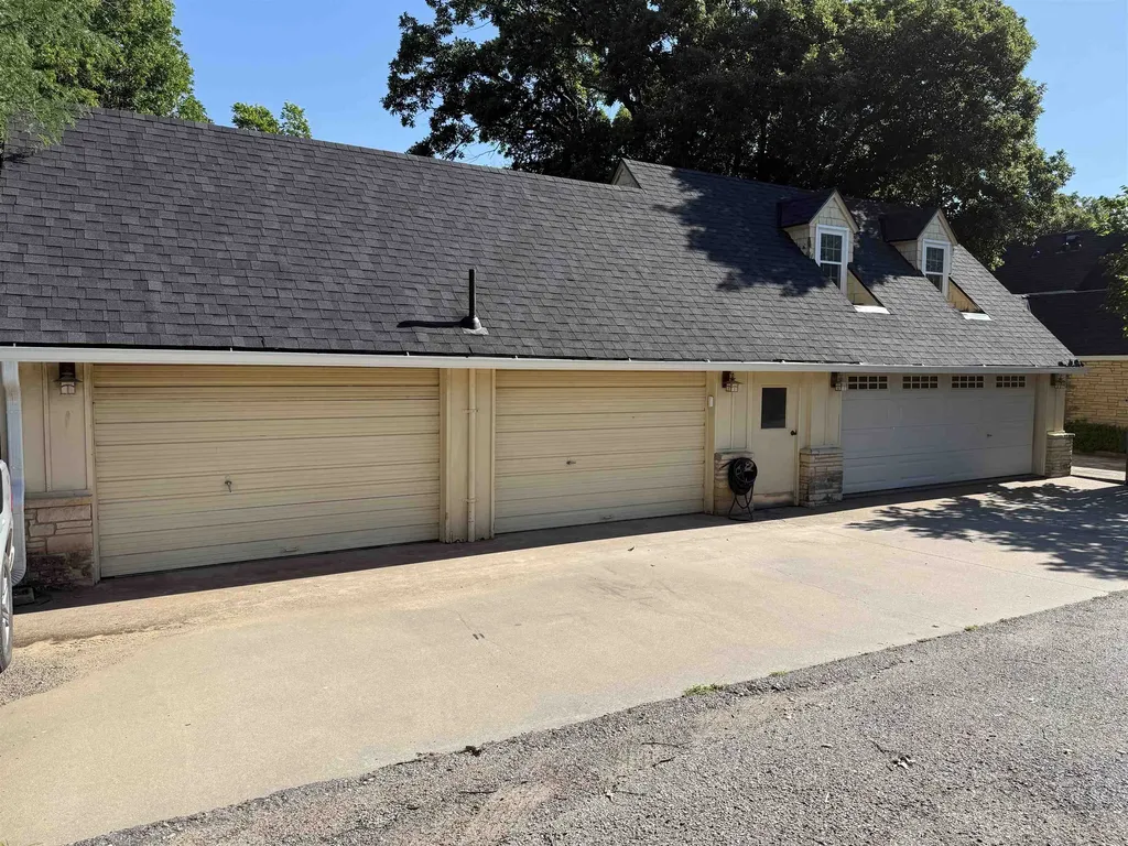 23 Crestwood Drive Arkansas City KS 67005