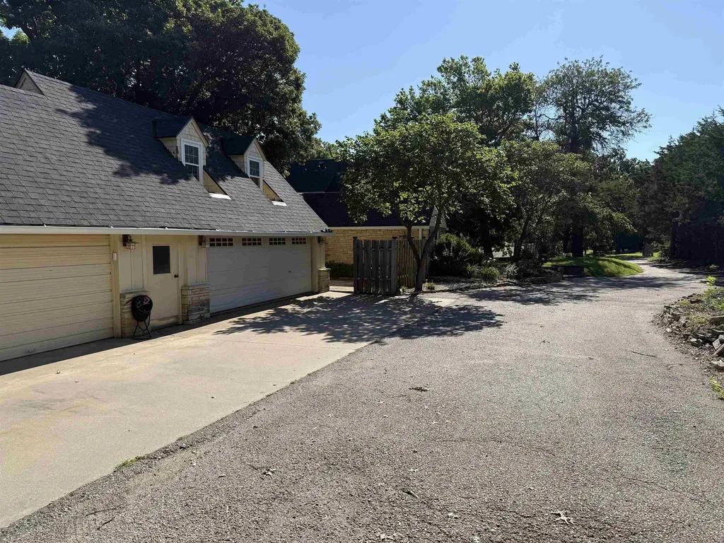 23 Crestwood Drive Arkansas City KS 67005