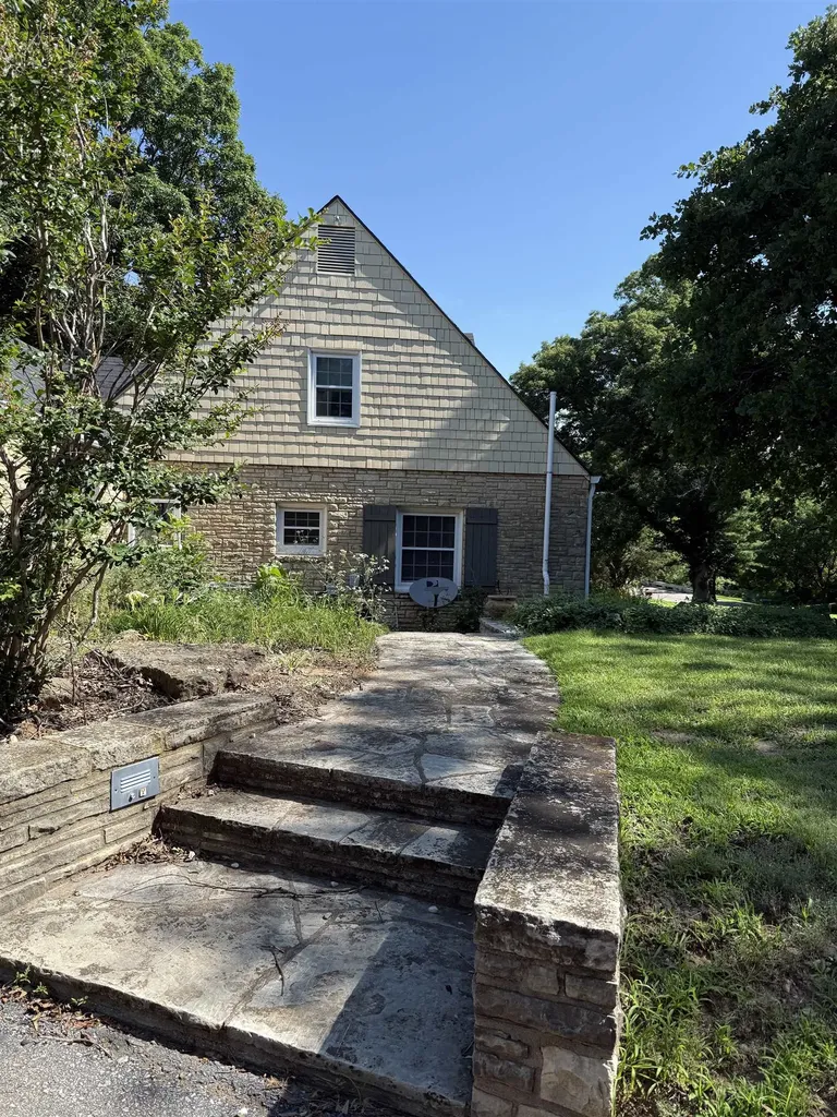 23 Crestwood Drive Arkansas City KS 67005