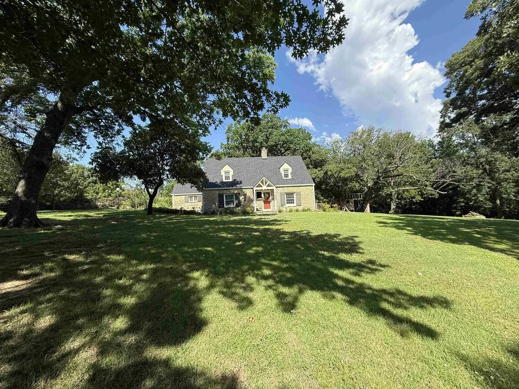 23 Crestwood Drive Arkansas City KS 67005