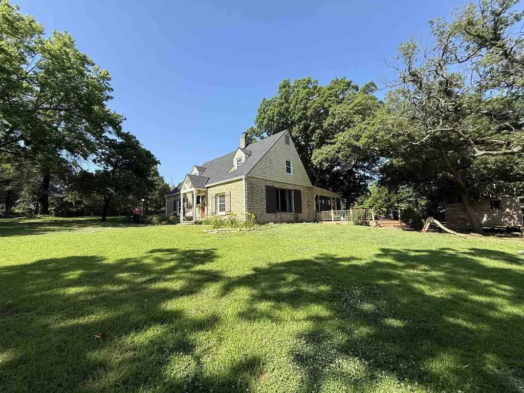 23 Crestwood Drive Arkansas City KS 67005