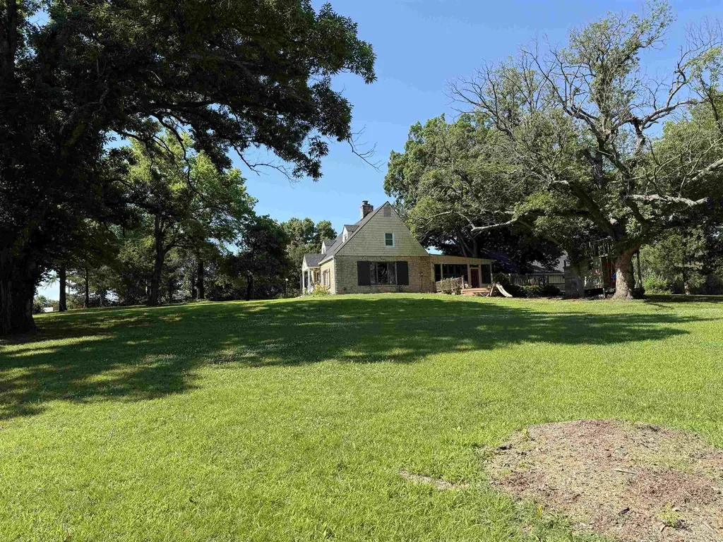 23 Crestwood Drive Arkansas City KS 67005