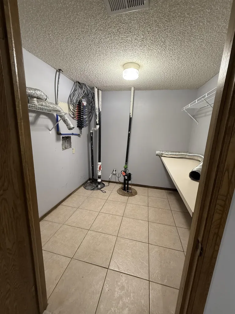 142 E Wood Avenue Clearwater KS 67026