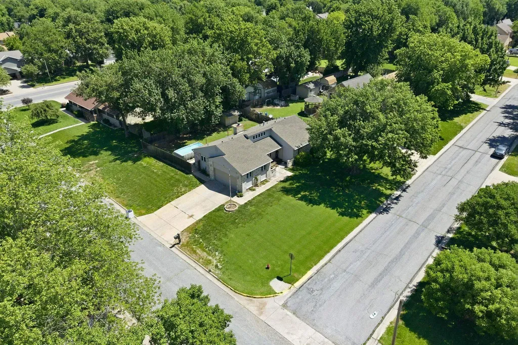 1300 E Cresthill Road Derby KS 67037-2169