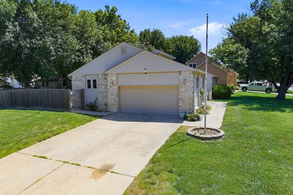 1300 E Cresthill Road Derby KS 67037-2169