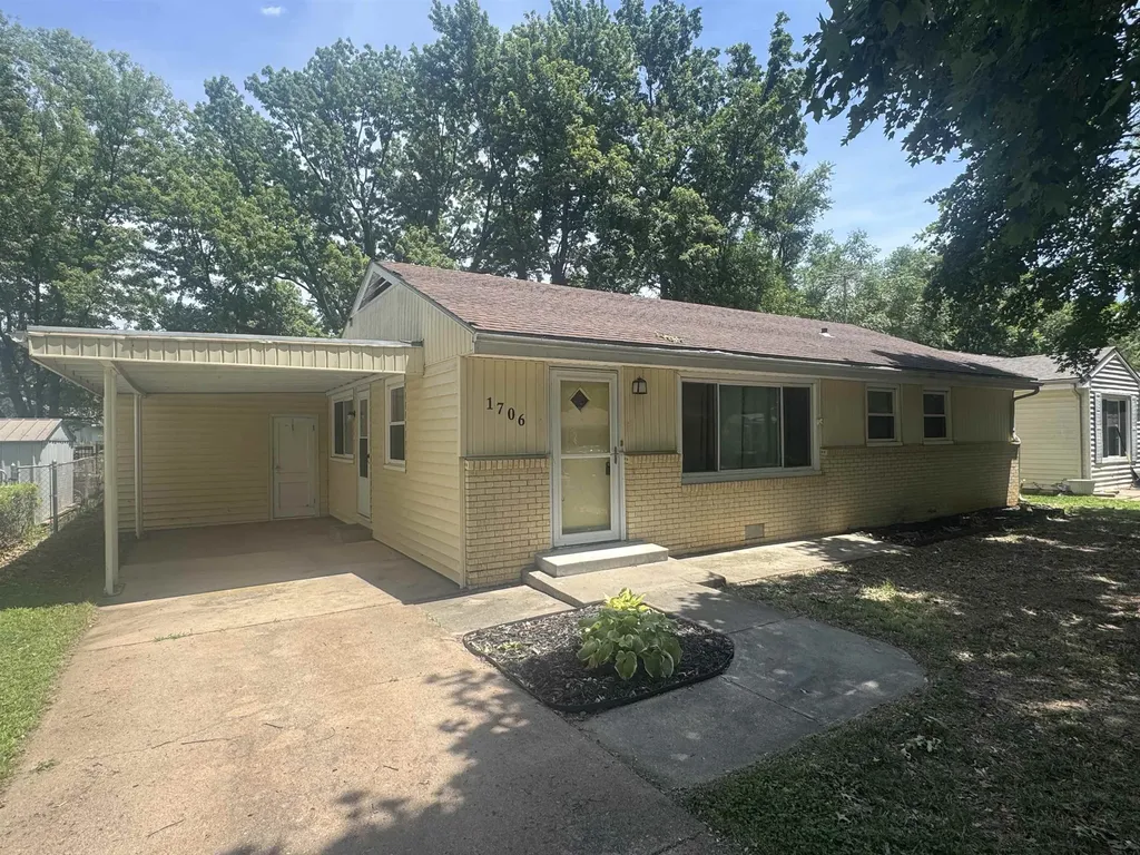 1706 Mound Winfield KS 67156
