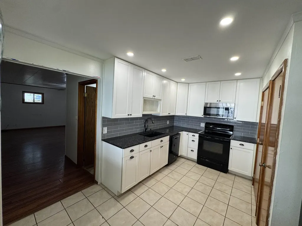 1706 Mound Winfield KS 67156