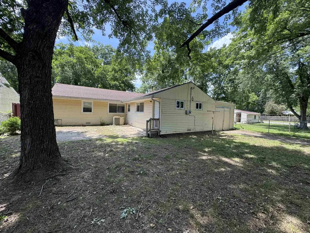 1706 Mound Winfield KS 67156