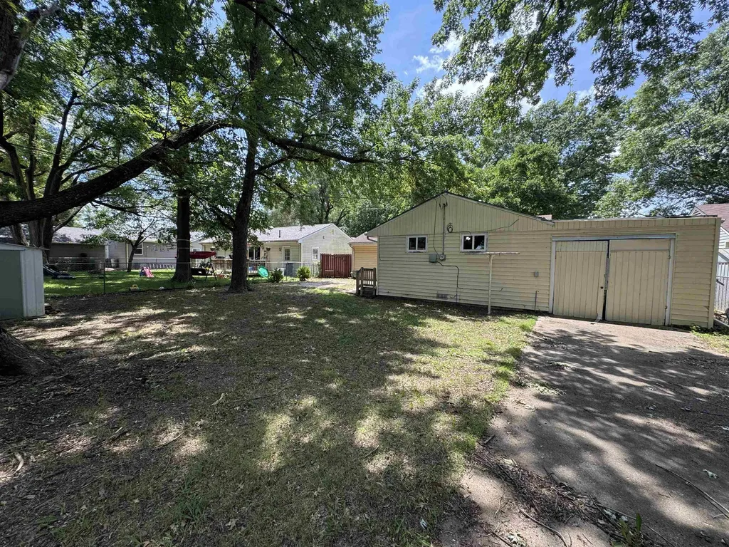 1706 Mound Winfield KS 67156