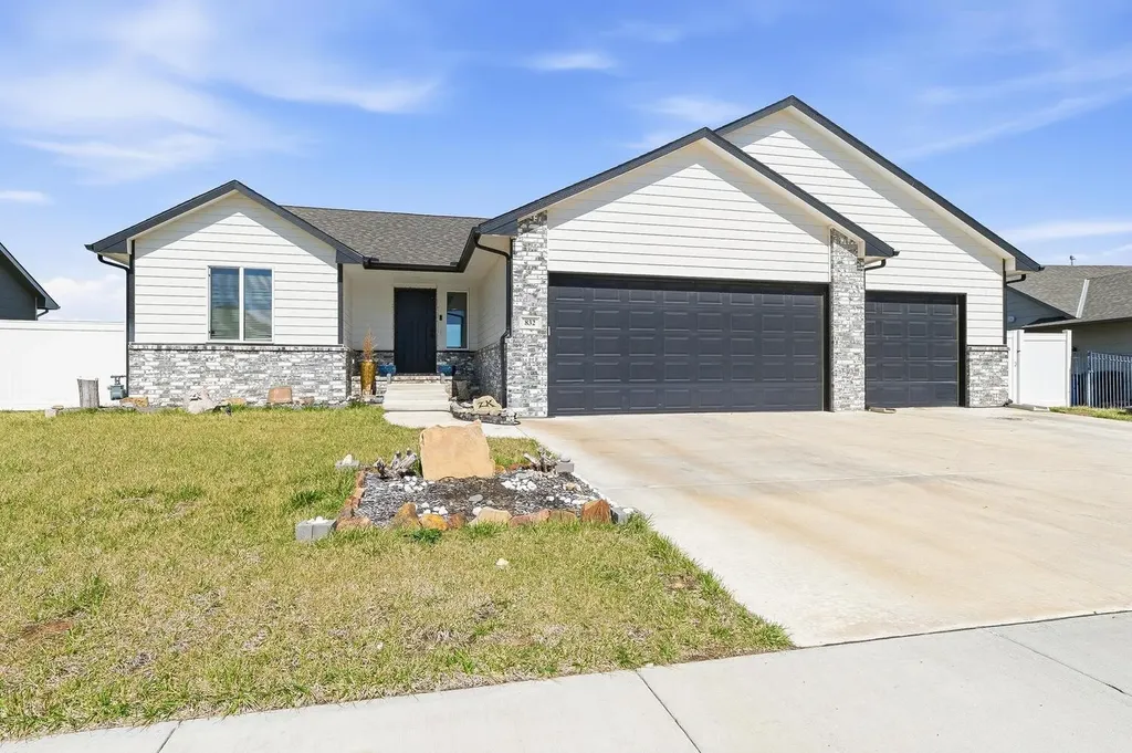 832 E Sunset Goddard KS 67052