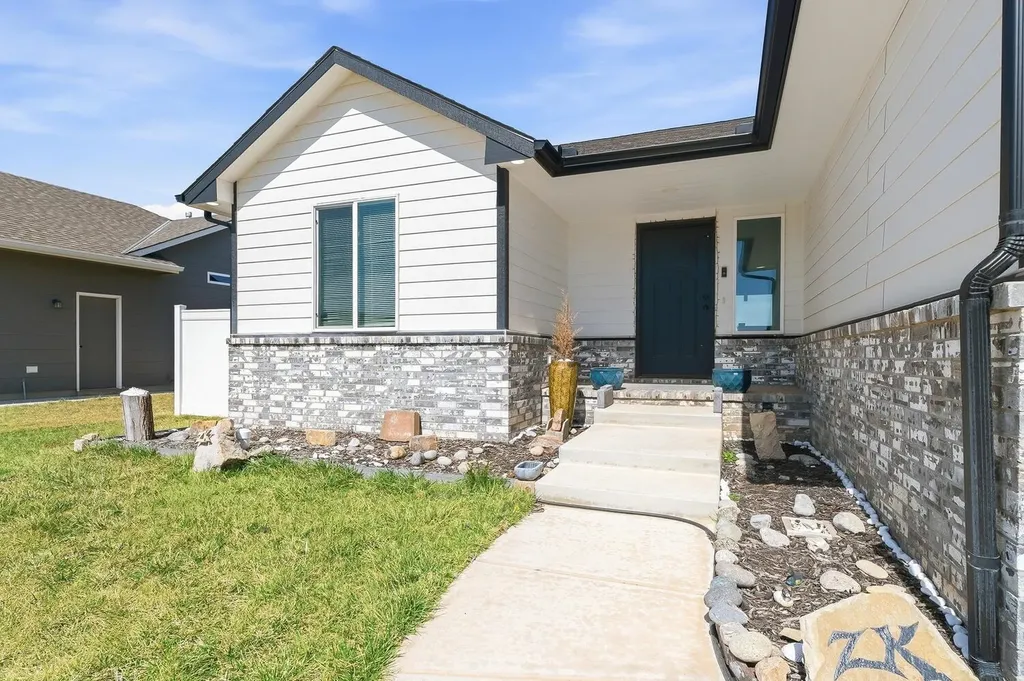 832 E Sunset Goddard KS 67052