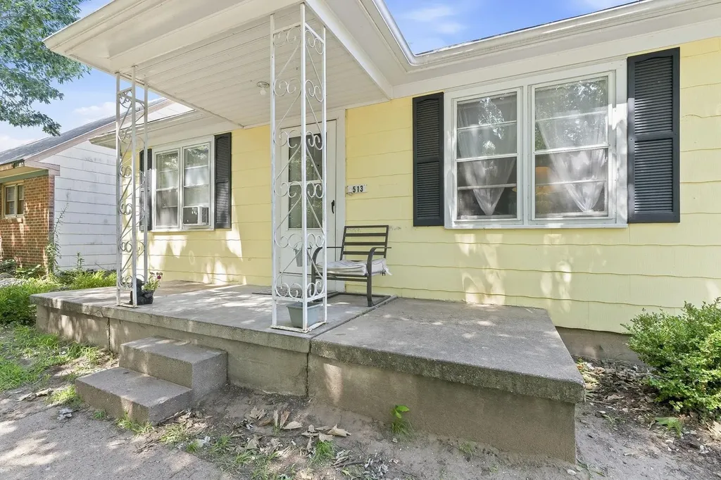 1513 N 3rd Arkansas City KS 67005-1527
