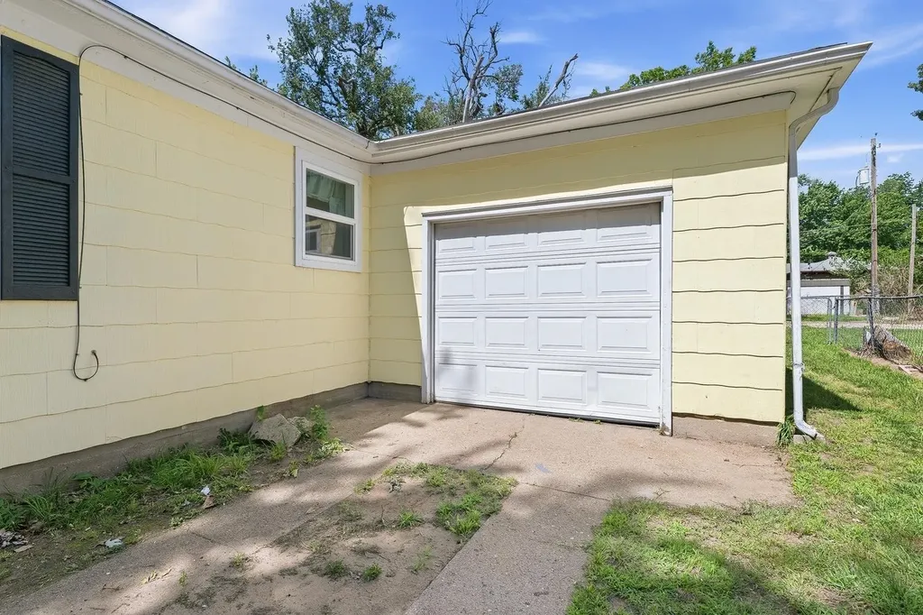 1513 N 3rd Arkansas City KS 67005-1527