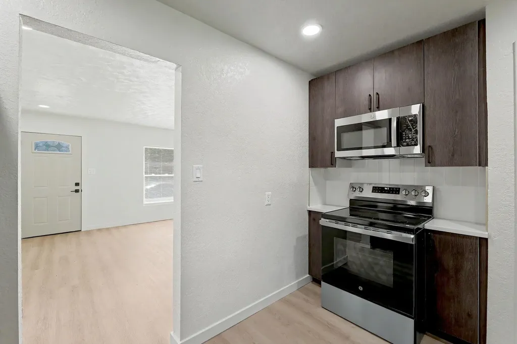 1937 N Piatt Avenue Wichita KS 67214-1831