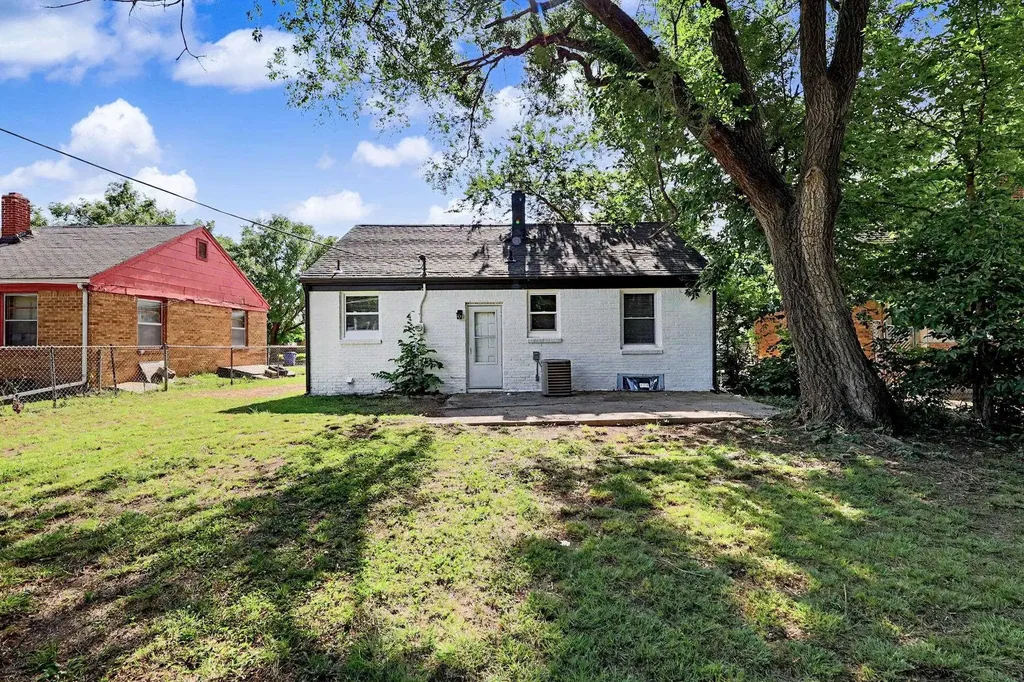 1937 N Piatt Avenue Wichita KS 67214-1831