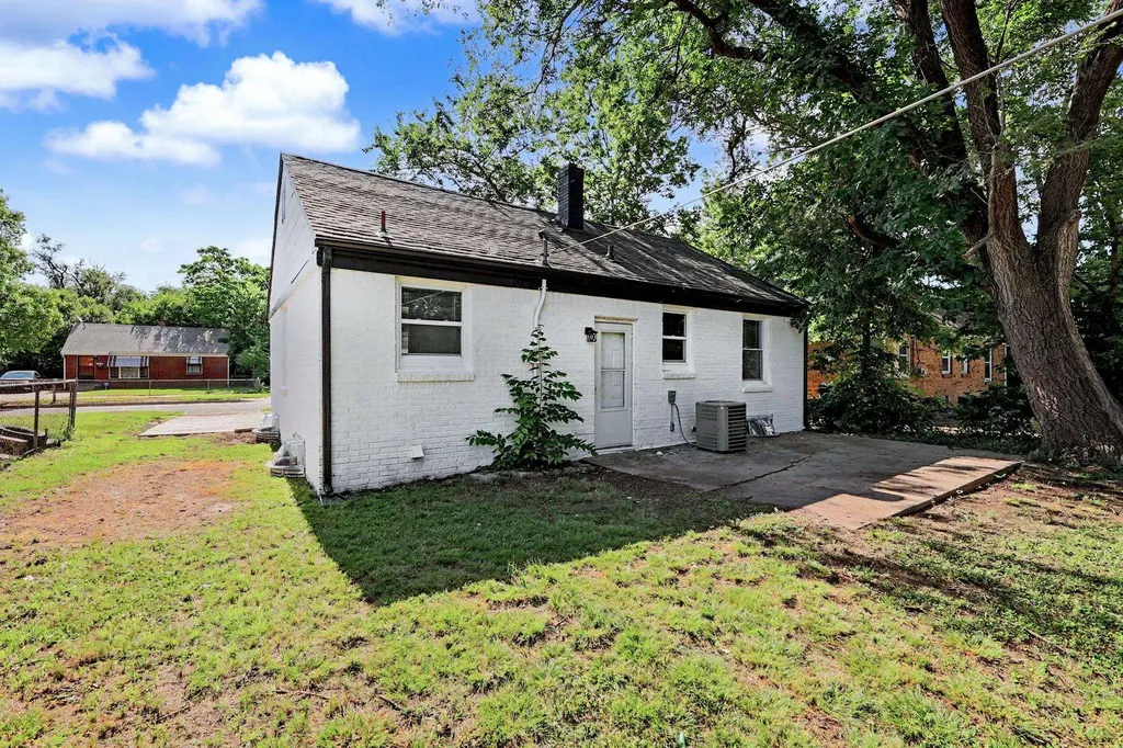 1937 N Piatt Avenue Wichita KS 67214-1831