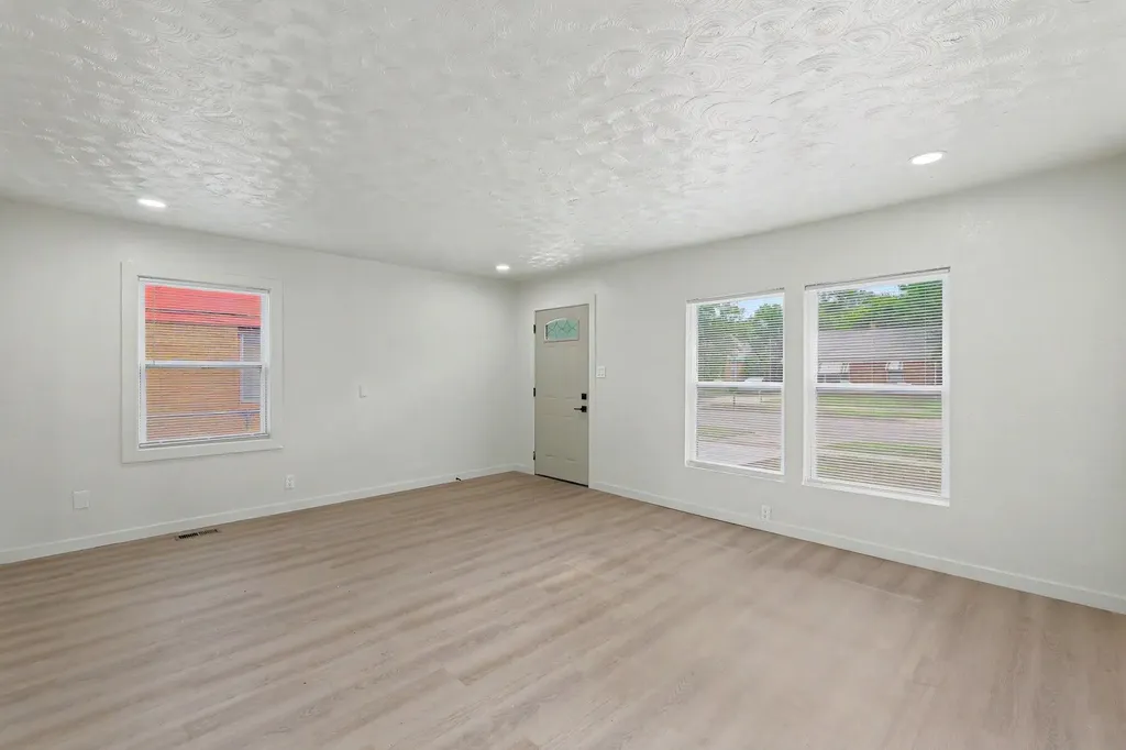 1937 N Piatt Avenue Wichita KS 67214-1831