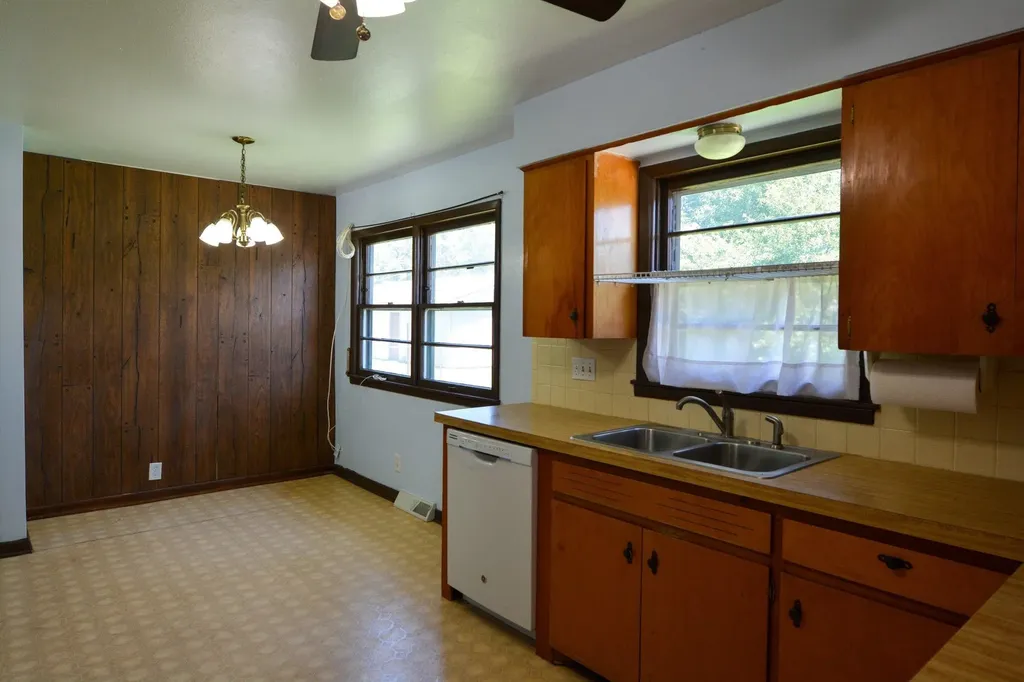 536 N Meeds Drive Valley Center KS 67147