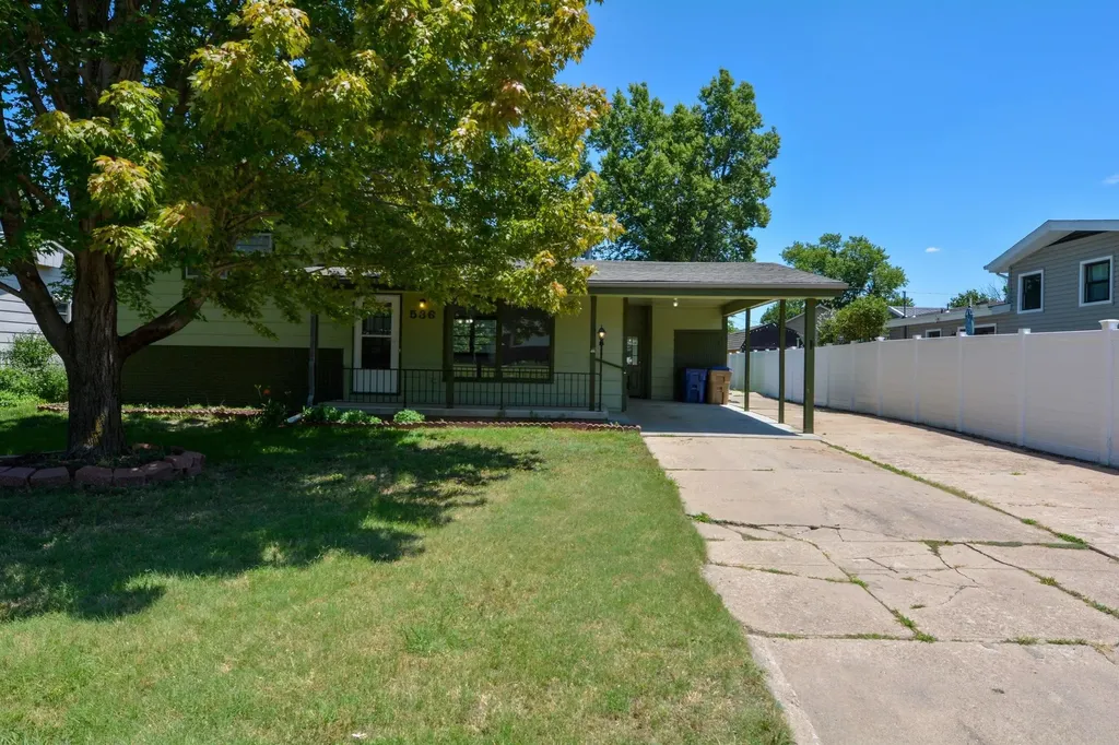 536 N Meeds Drive Valley Center KS 67147