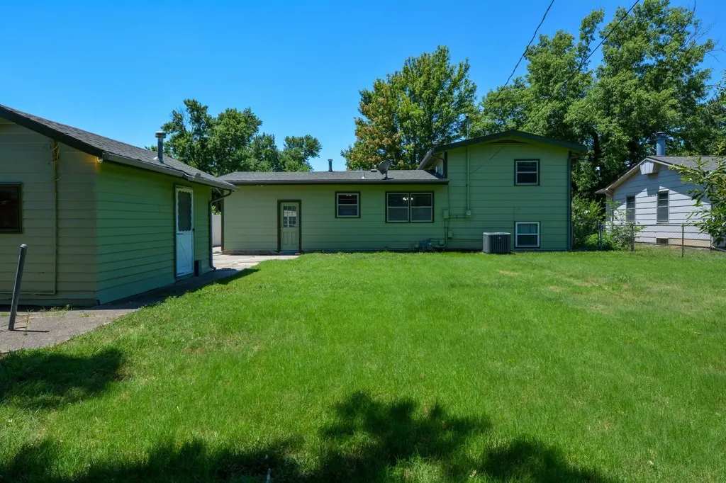 536 N Meeds Drive Valley Center KS 67147