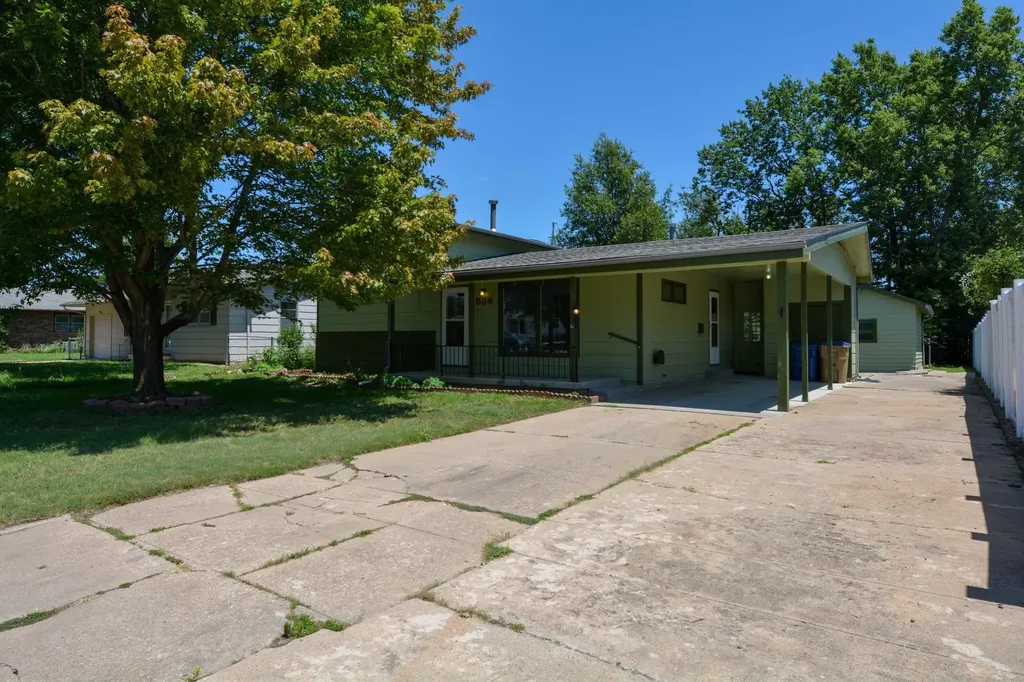 536 N Meeds Drive Valley Center KS 67147