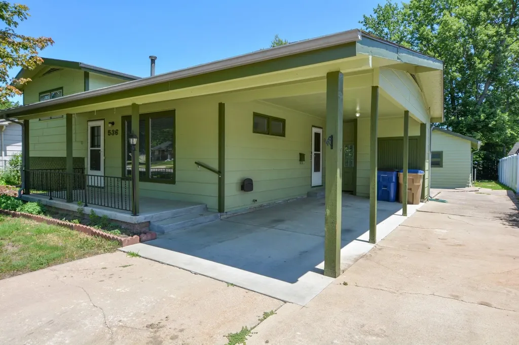 536 N Meeds Drive Valley Center KS 67147