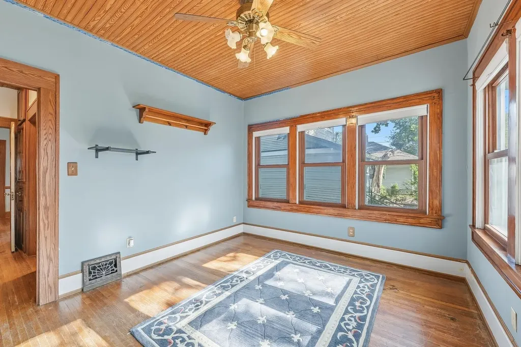 242 S Volutsia Avenue Wichita KS 67211-2040