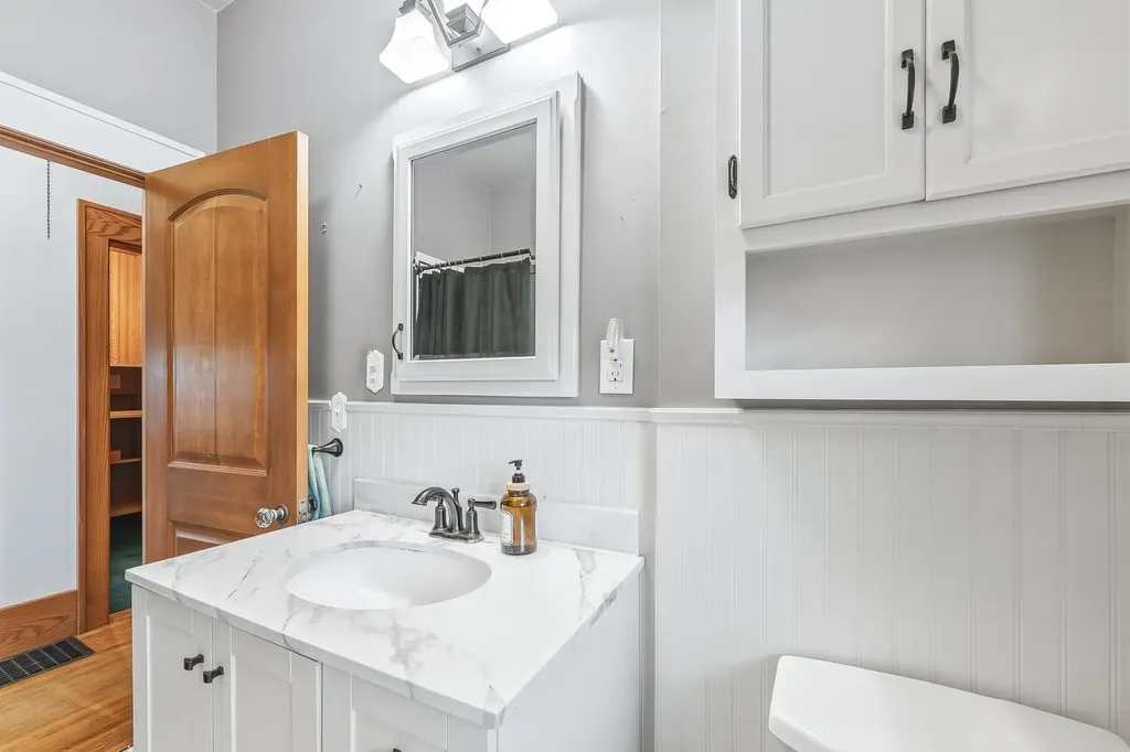 242 S Volutsia Avenue Wichita KS 67211-2040