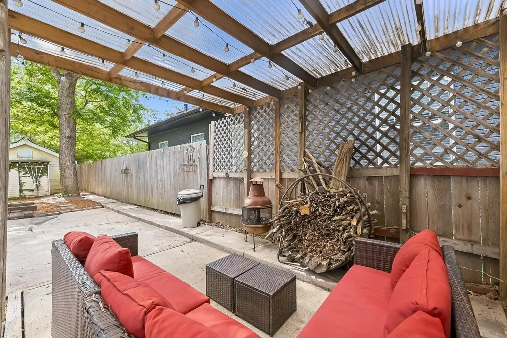 242 S Volutsia Avenue Wichita KS 67211-2040