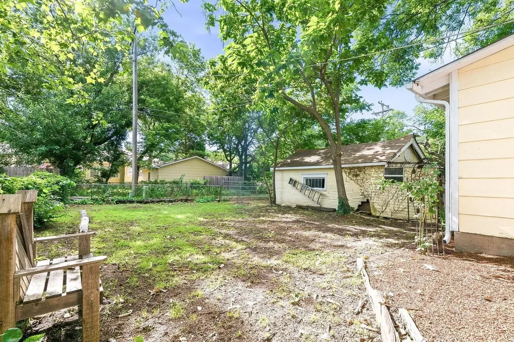 242 S Volutsia Avenue Wichita KS 67211-2040
