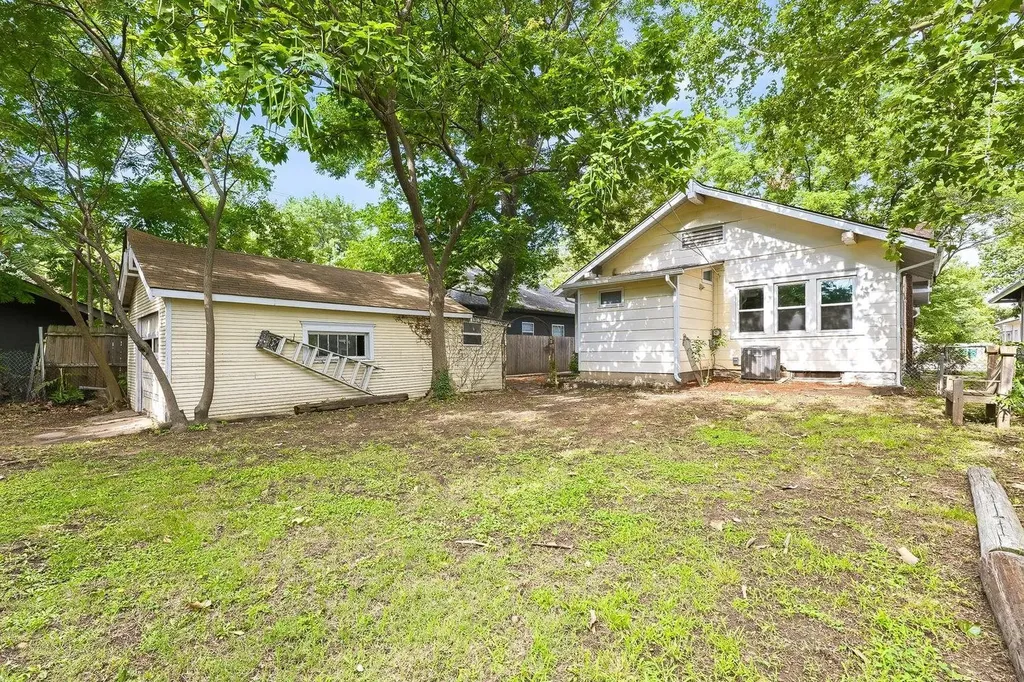 242 S Volutsia Avenue Wichita KS 67211-2040