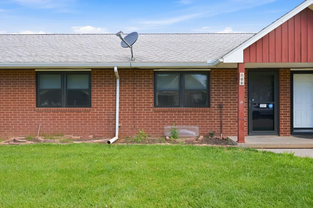 206 E 1st Avenue Cheney KS 67025
