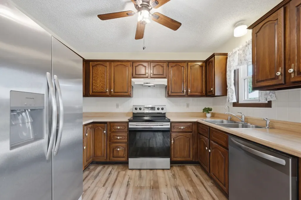 206 E 1st Avenue Cheney KS 67025